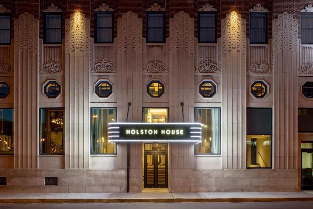 Twelfth-floor rooftop pool and bungalow bar at Holston House Nashville
