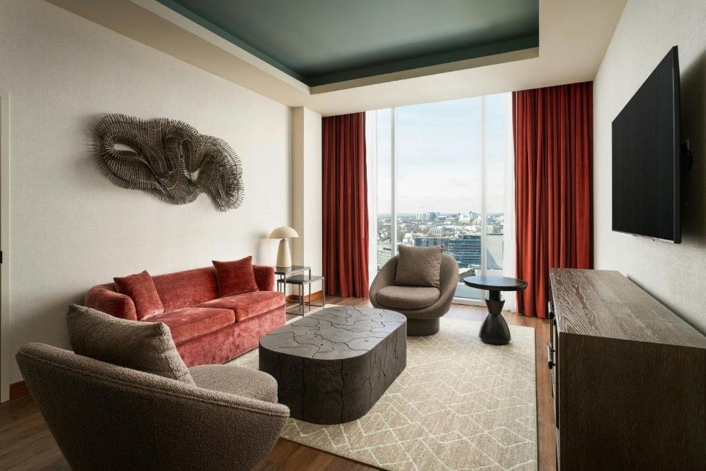 Westin Heavenly Bed guest room with floor-to-ceiling views at The Westin Nashville