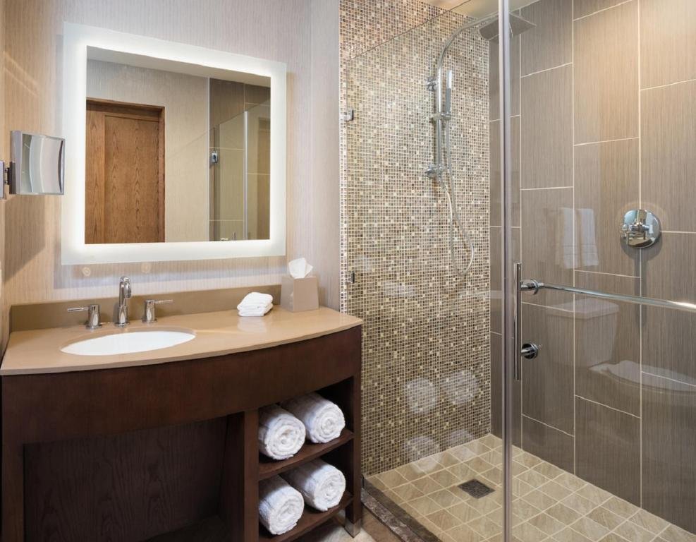 Oak Steakhouse and Rhapsody Spa at The Westin Nashville